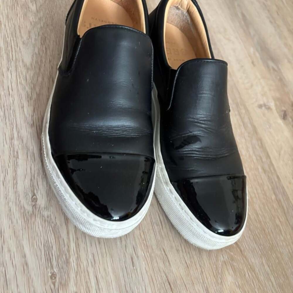THE GREATS Wooster Nero Leather Slip-On Sneaker in Black/White 6